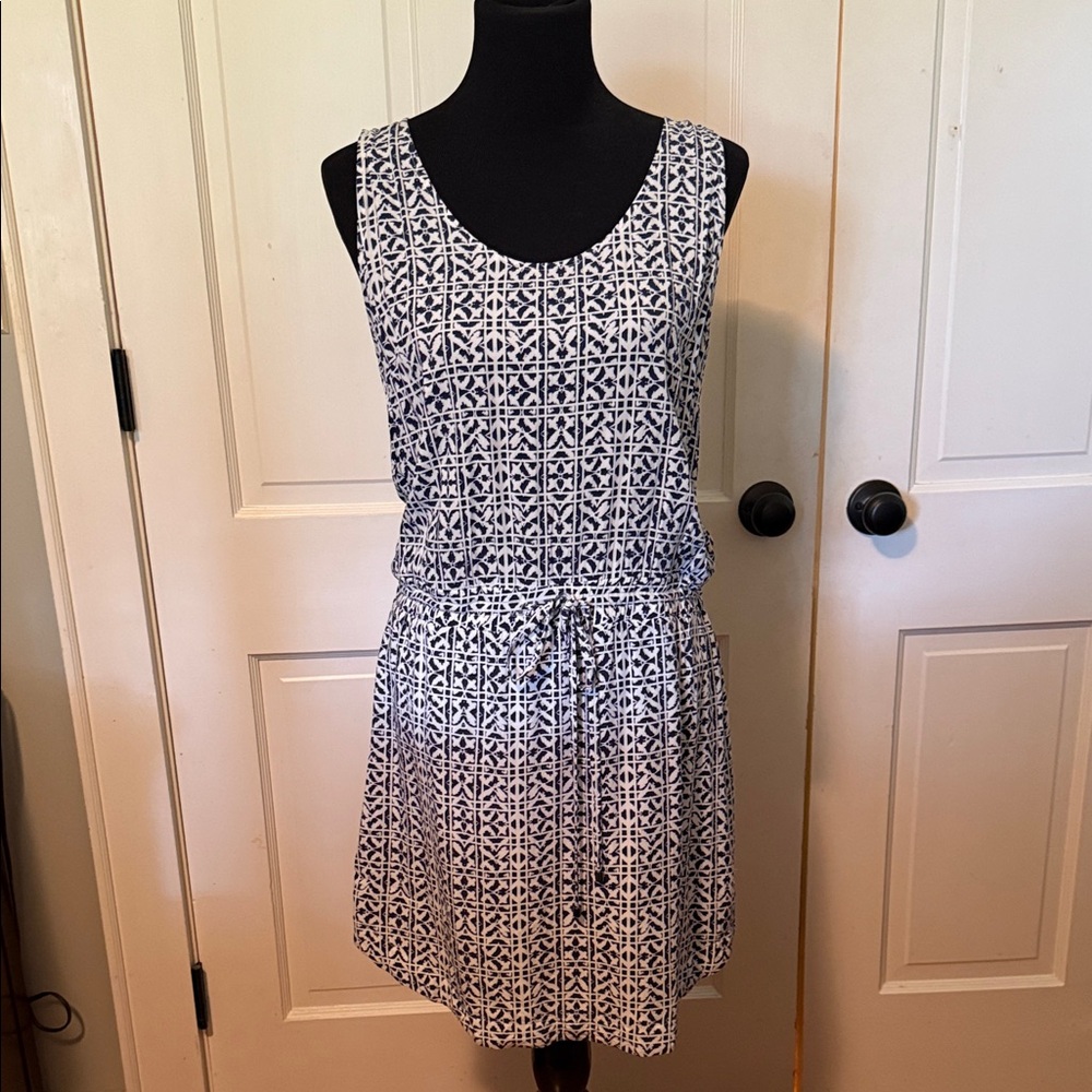 Sleeveless Navy and White Patterned Dress